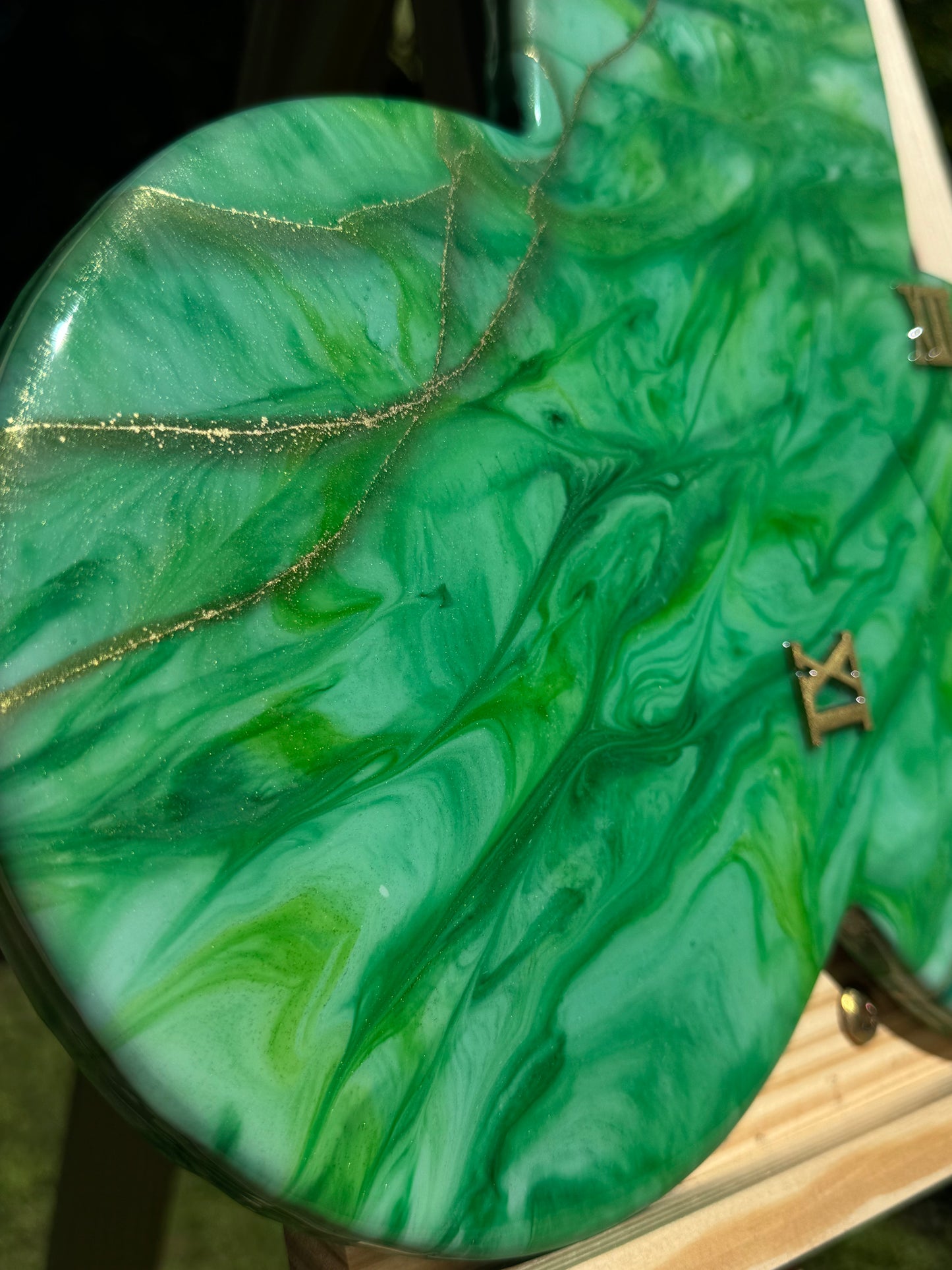 Handcrafted resin clock by MBpoxy