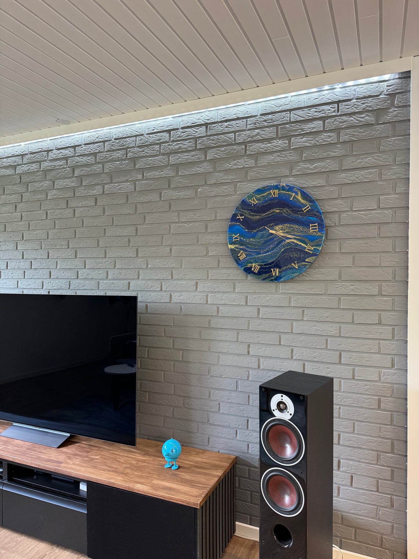 Handcrafted epoxy wall clock by Mbpoxy
