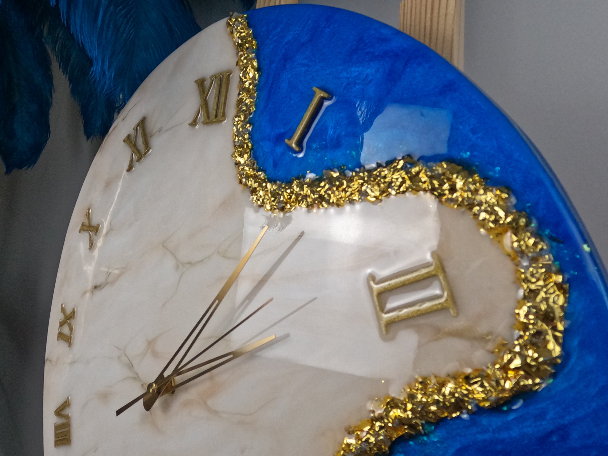 Handcrafted resin wall clock by MBpoxy