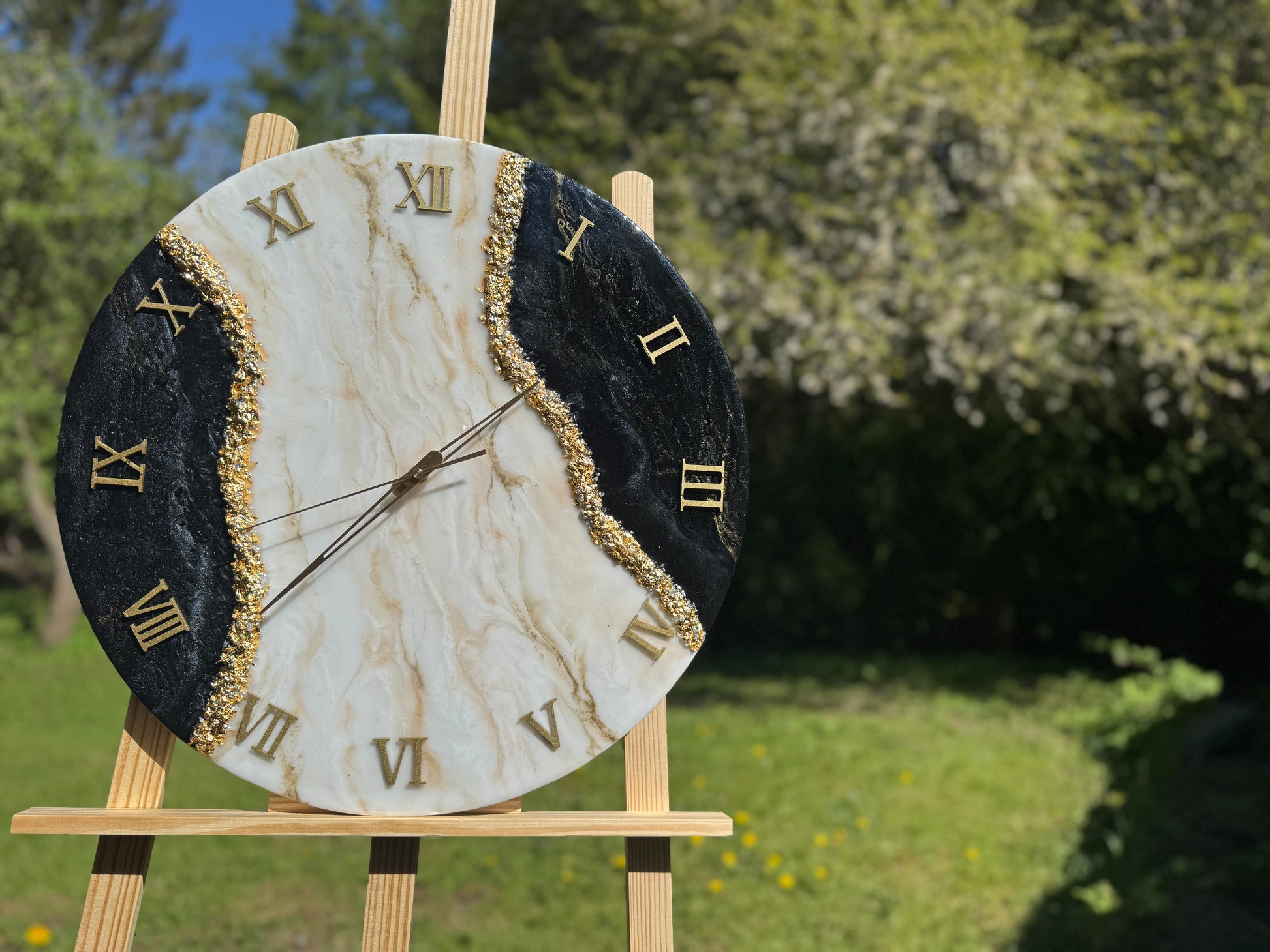 Handcrafted resin wall clock by MBpoxy