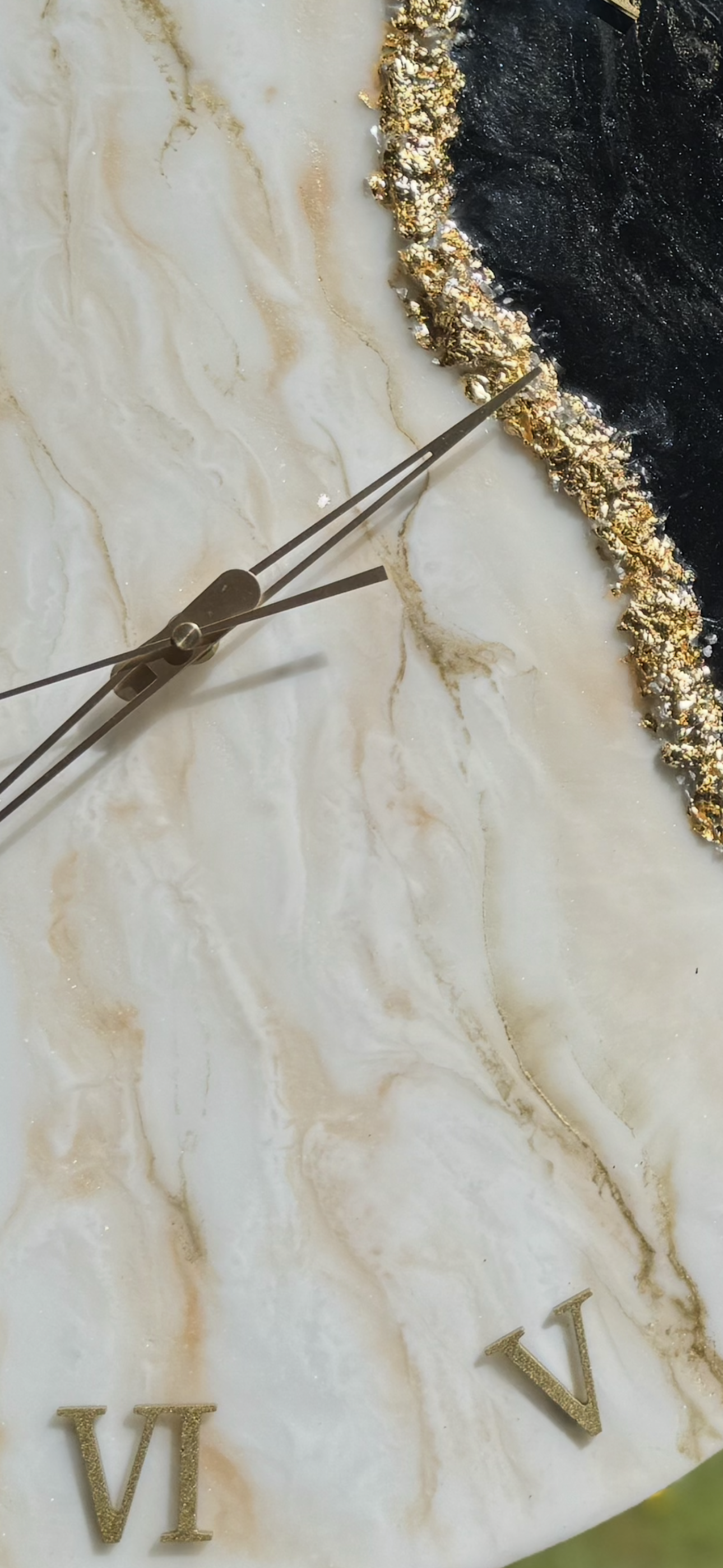 Handcrafted resin wall clock by MBpoxy