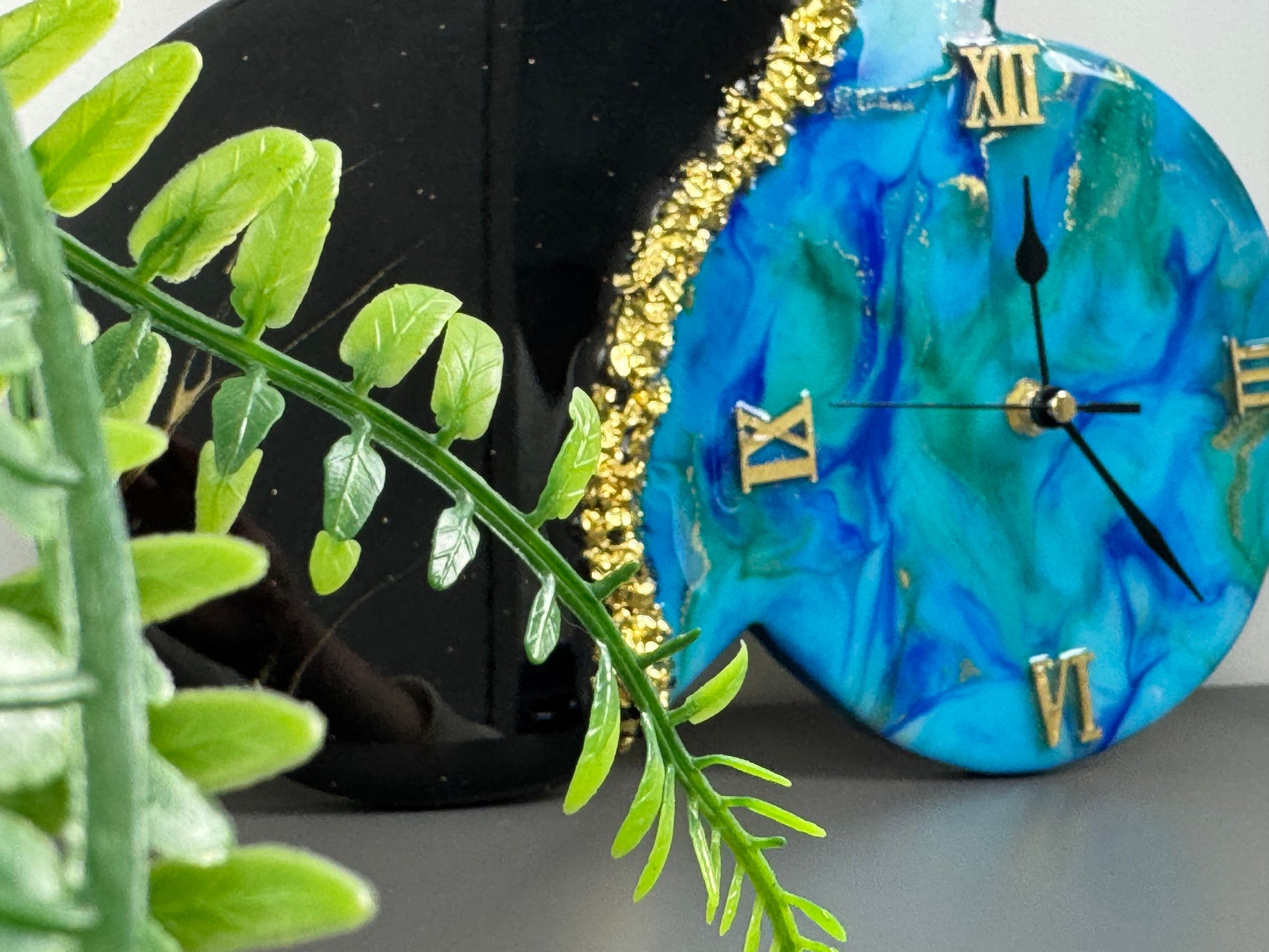 Handcrafted resin wall clock by MBpoxy