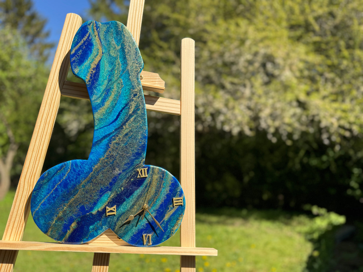 Handcrafted resin wall clock by MBpoxy
