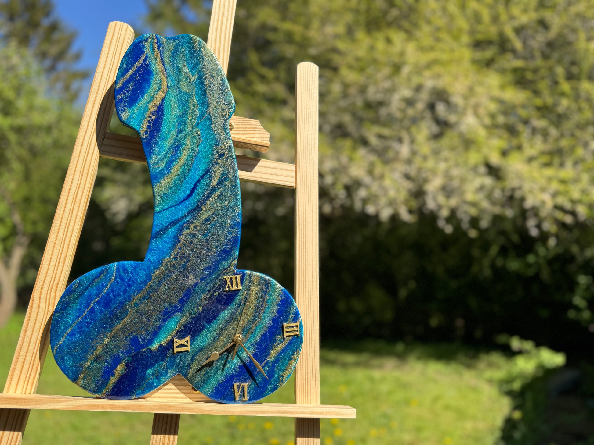Handcrafted resin wall clock by MBpoxy