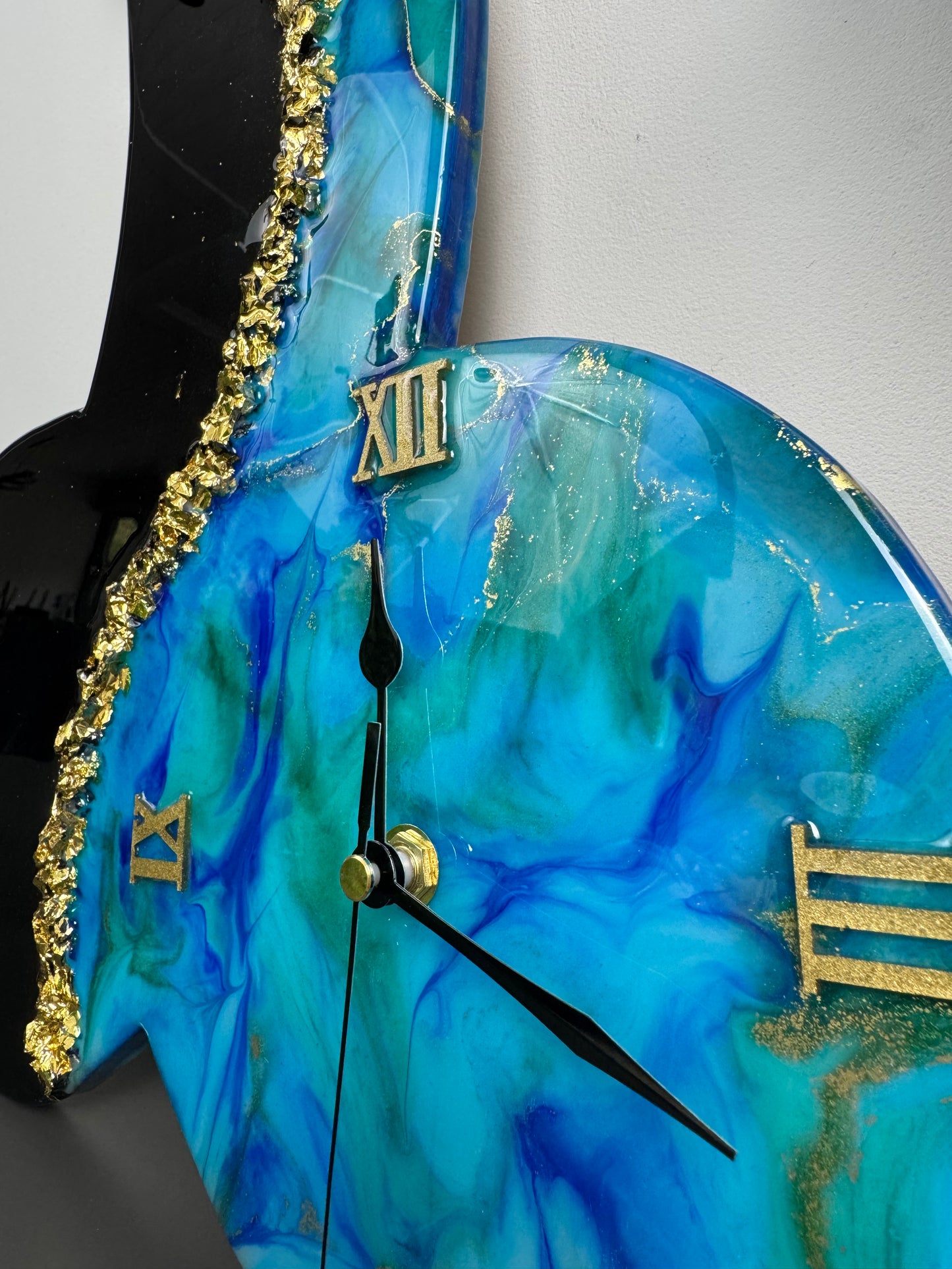 Handcrafted resin wall clock by MBpoxy