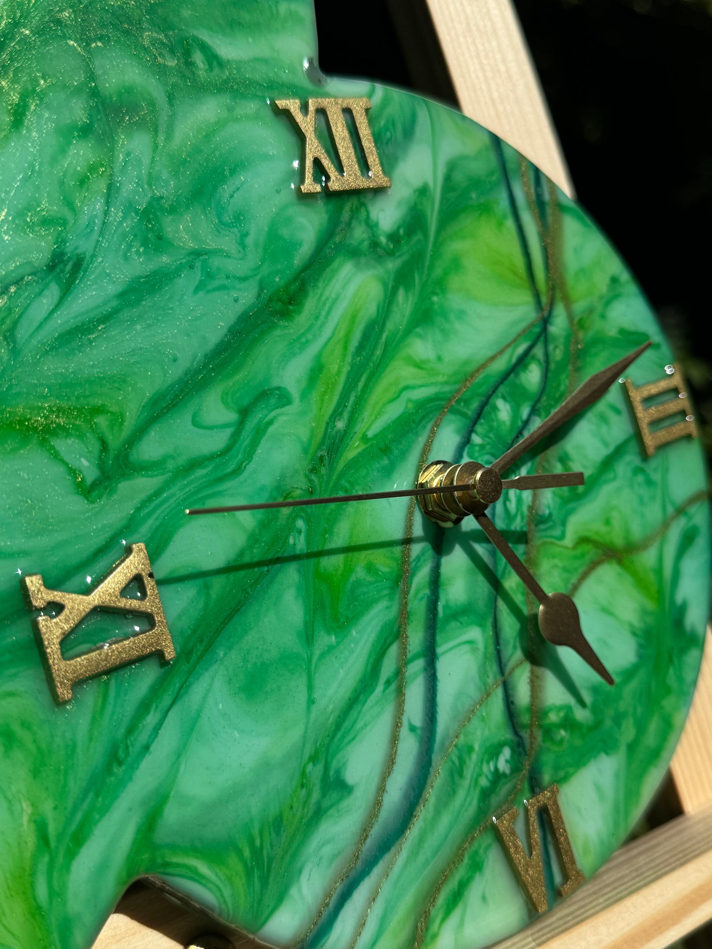 Handcrafted resin clock by MBpoxy